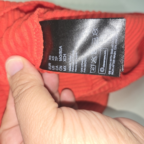 Elegant Red Off-Shoulder Top Size XS - Picture 5 of 5